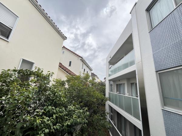 �_�ސ쌧������s�H���C�݂̒��Ã}���V�����̏Z�˂���̒��]�ʐ^