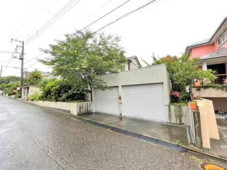 �_�ސ쌧���q�s�� 533-17�̒��È�ˌ��Ă̂��̑����n