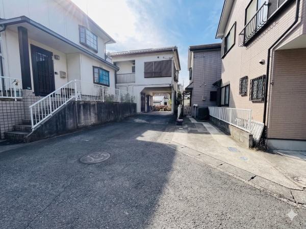 �_�ސ쌧�C�V���s���P�J4���ڂ̒��È�ˌ��Ă̑O�ʓ��H�܂ތ��n�ʐ^