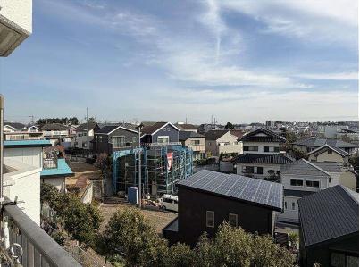 �_�ސ쌧����s�勘�̒��Ã}���V�����̏Z�˂���̒��]�ʐ^