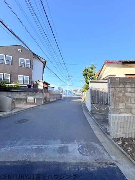 �_�ސ쌧����s����̐V�z��ˌ��Ă̑O�ʓ��H�܂ތ��n�ʐ^