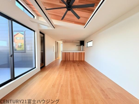 �_�ސ쌧����s����̐V�z��ˌ��Ẵ��r���O