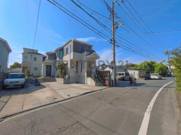 �_�ސ쌧����s�ғ�6���ڂ̒��È�ˌ��Ă̑O�ʓ��H�܂ތ��n�ʐ^