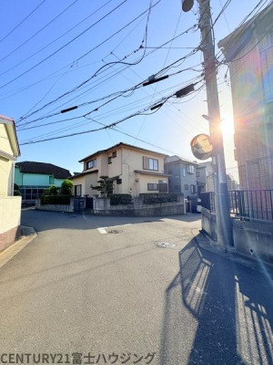 �_�ސ쌧����s����̐V�z��ˌ��Ă̑O�ʓ��H�܂ތ��n�ʐ^