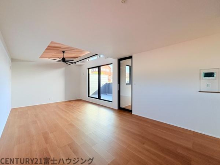 �_�ސ쌧����s����̐V�z��ˌ��Ẵ��r���O