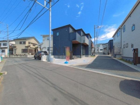 �_�ސ쌧������s����2���ڂ̐V�z��ˌ��Ă̑O�ʓ��H�܂ތ��n�ʐ^