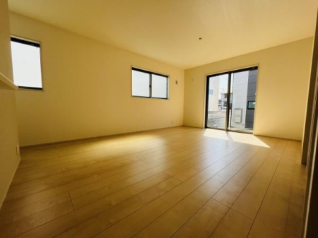 �_�ސ쌧������s����2���ڂ̐V�z��ˌ��Ẵ��r���O