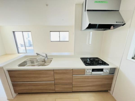 �_�ސ쌧������s����2���ڂ̐V�z��ˌ��ẴL�b�`��