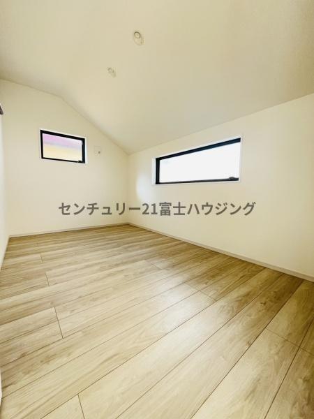 �_�ސ쌧������s�����u�̐V�z��ˌ��Ă̎q������