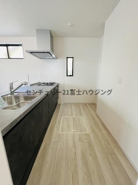 �_�ސ쌧������s�����u�̐V�z��ˌ��ẴL�b�`��