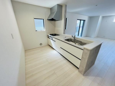 �_�ސ쌧������s����2���ڂ̐V�z��ˌ��ẴL�b�`��