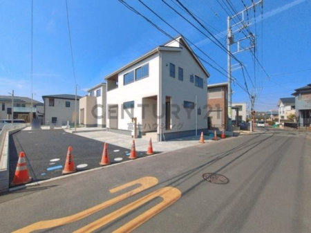 �_�ސ쌧������s����2���ڂ̐V�z��ˌ��Ă̑O�ʓ��H�܂ތ��n�ʐ^