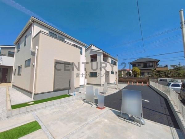 �_�ސ쌧������s����2���ڂ̐V�z��ˌ��Ă̑O�ʓ��H�܂ތ��n�ʐ^