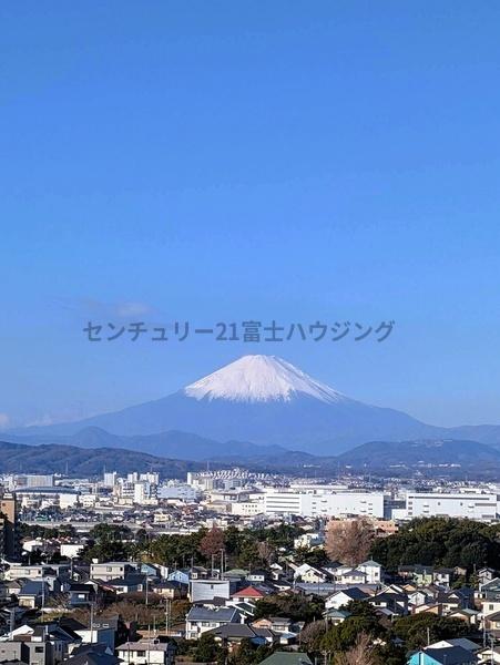 �_�ސ쌧������s��̒��Ã}���V�����̏Z�˂���̒��]�ʐ^