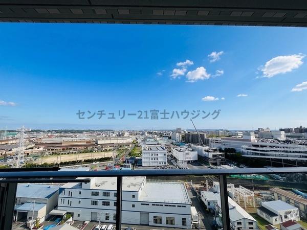 �_�ސ쌧������s��̒��Ã}���V�����̏Z�˂���̒��]�ʐ^