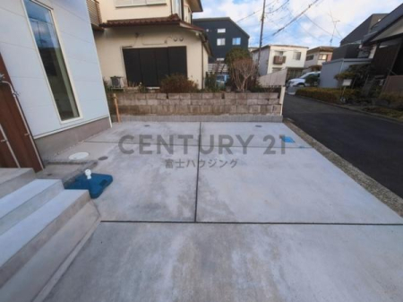 �_�ސ쌧����s�ғ����C��1���ڂ̐V�z��ˌ��Ă̑O�ʓ��H�܂ތ��n�ʐ^