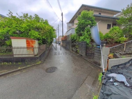 �_�ސ쌧����s�ғ�3���ڂ̓y�n�̑O�ʓ��H�܂ތ��n�ʐ^