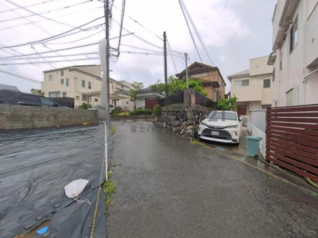 �_�ސ쌧����s�ғ�3���ڂ̓y�n�̑O�ʓ��H�܂ތ��n�ʐ^