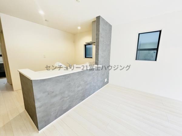�_�ސ쌧������s�����u�̐V�z��ˌ��ẴL�b�`��