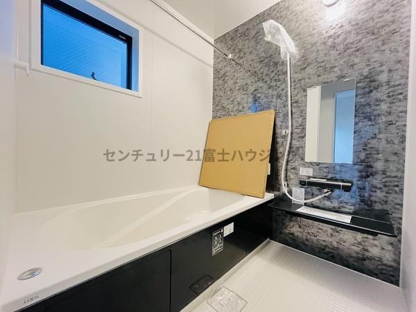 �_�ސ쌧������s�����u�̐V�z��ˌ��Ă̗���