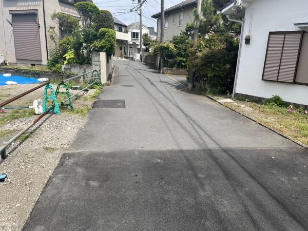 �_�ސ쌧������s���Z���̓y�n�̑O�ʓ��H�܂ތ��n�ʐ^