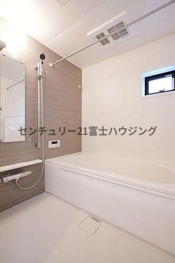 �_�ސ쌧������s���C�ݖk4���ڂ̐V�z��ˌ��Ă̗���