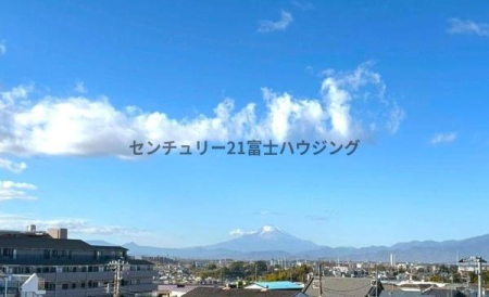 �_�ސ쌧����s����2���ڂ̒��Ã}���V�����̏Z�˂���̒��]�ʐ^