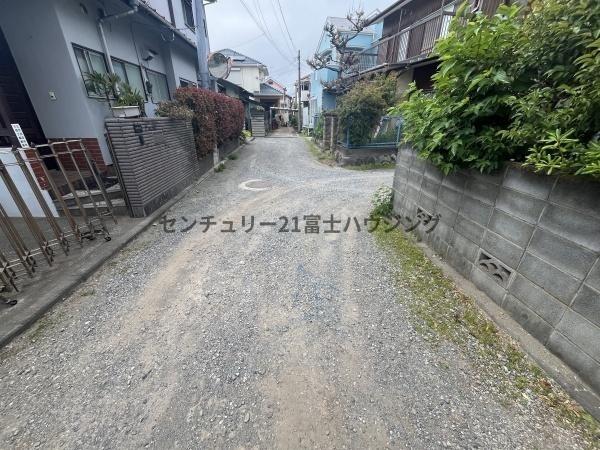 �_�ސ쌧������s�����u�̓y�n�̑O�ʓ��H�܂ތ��n�ʐ^
