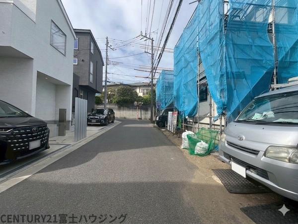 �_�ސ쌧����s�ғ�������1���ڂ̐V�z��ˌ��Ă̑O�ʓ��H�܂ތ��n�ʐ^