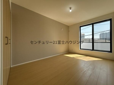 �_�ސ쌧����s�Ԃ̖؂̐V�z��ˌ��Ă̗m��