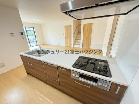 �_�ސ쌧����s�Ԃ̖؂̐V�z��ˌ��ẴL�b�`��