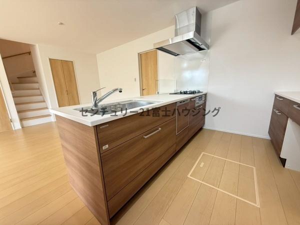 �_�ސ쌧����s�Ԃ̖؂̐V�z��ˌ��ẴL�b�`��