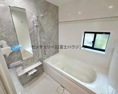 �_�ސ쌧������s�l�V���̐V�z��ˌ��Ă̗���