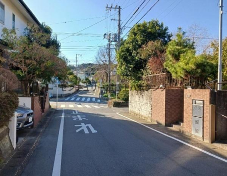 �_�ސ쌧���q�s�����7���ڂ̓y�n�̑O�ʓ��H�܂ތ��n�ʐ^