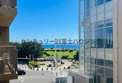 �_�ސ쌧����s�����C��1���ڂ̒��Ã}���V�����̏Z�˂���̒��]�ʐ^