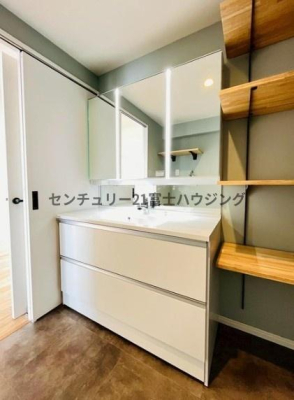 �_�ސ쌧������s���C��2���ڂ̒��Ã}���V�����̐��ʑ�E���ʏ�