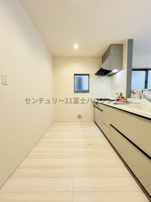 �_�ސ쌧������s���c4���ڂ̐V�z��ˌ��ẴL�b�`��
