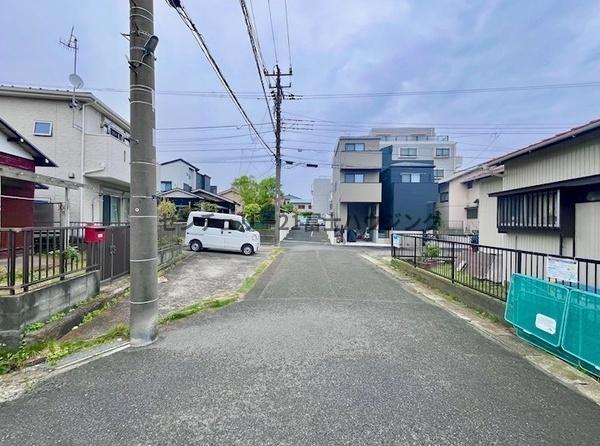 �_�ސ쌧������s���5���ڂ̓y�n�̑O�ʓ��H�܂ތ��n�ʐ^