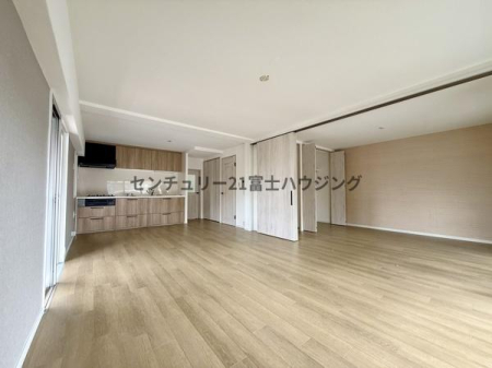 �_�ސ쌧����s�Ó��4���ڂ̒��Ã}���V�����̃��r���O