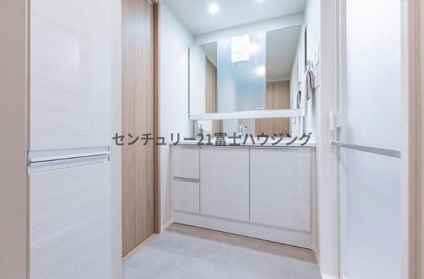 �_�ސ쌧������s���C��3���ڂ̒��Ã}���V�����̐��ʑ�E���ʏ�