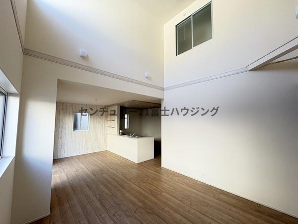 �_�ސ쌧������s��̐V�z��ˌ��Ẵ��r���O