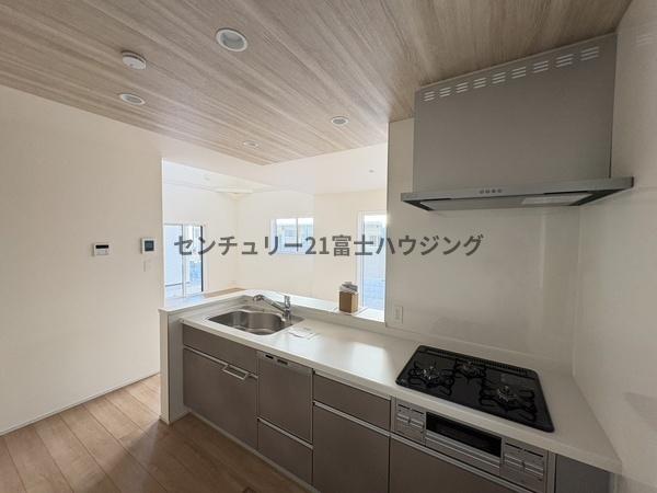 �_�ސ쌧������s��̐V�z��ˌ��ẴL�b�`��
