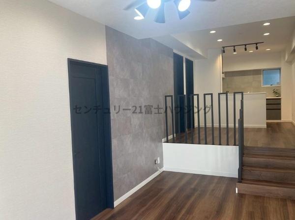 �_�ސ쌧������s���C��4���ڂ̒��Ã}���V�����̃��r���O
