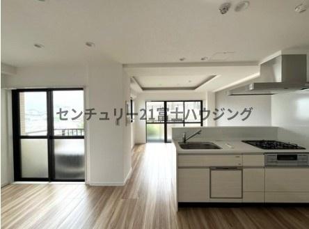 �_�ސ쌧����s����1���ڂ̒��Ã}���V�����̃��r���O