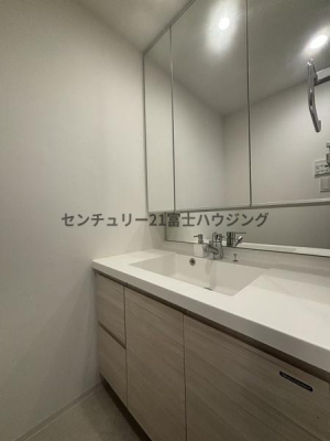 �_�ސ쌧������s�\�ԍ�3���ڂ̒��Ã}���V�����̐��ʑ�E���ʏ�