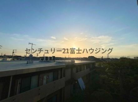�_�ސ쌧����s�{����2���ڂ̒��Ã}���V�����̏Z�˂���̒��]�ʐ^