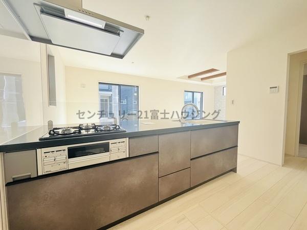 �_�ސ쌧������s�Ђ΂肪�u�̐V�z��ˌ��ẴL�b�`��