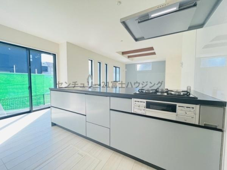�_�ސ쌧������s�Ђ΂肪�u�̐V�z��ˌ��ẴL�b�`��