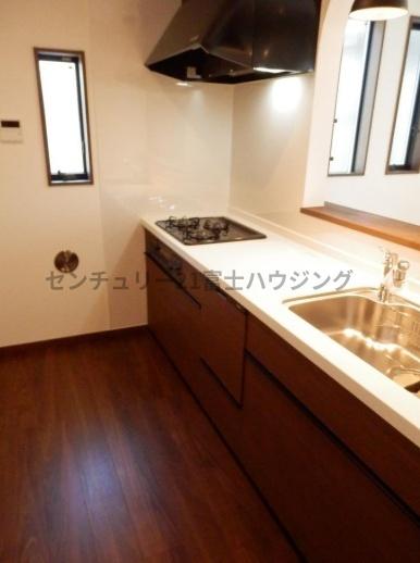 �_�ސ쌧������s����1���ڂ̐V�z��ˌ��ẴL�b�`��