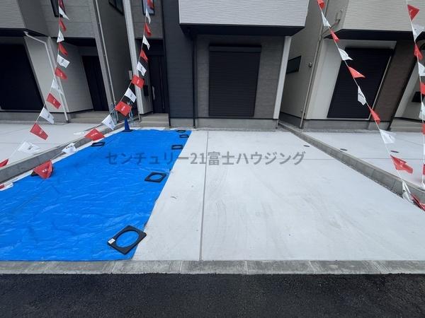 �_�ސ쌧������s���C�ݖk5���ڂ̐V�z��ˌ��Ă̒��ԏ�